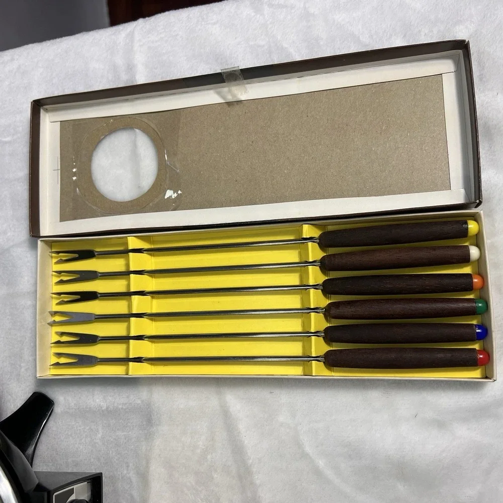 Oster VTG 600 Fondue Pot Set, 70's Avocado Green, Electric with 12 Forks NIB